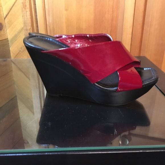 Jessica Simpson red wedges - Picture 2 of 4